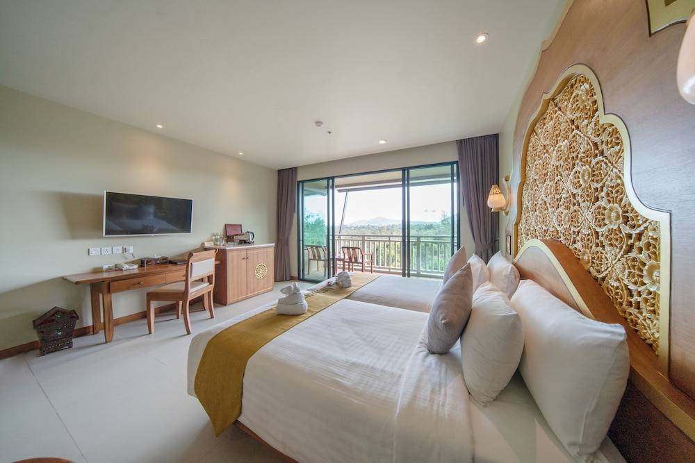 MAIKHAO PALM BEACH RESORT