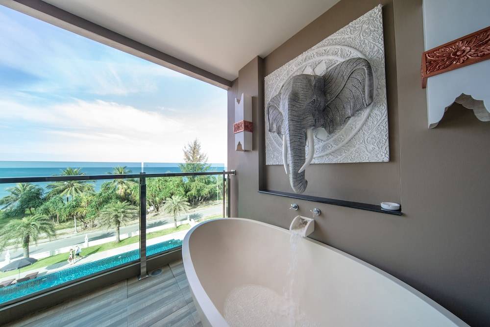 MAIKHAO PALM BEACH RESORT