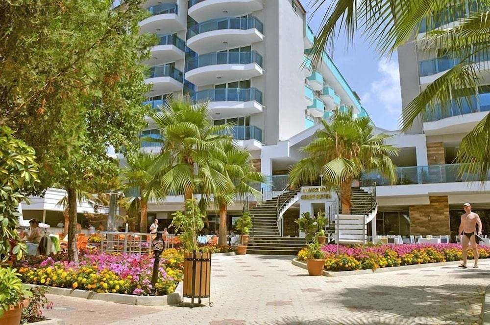 Concordia Celes Hotel