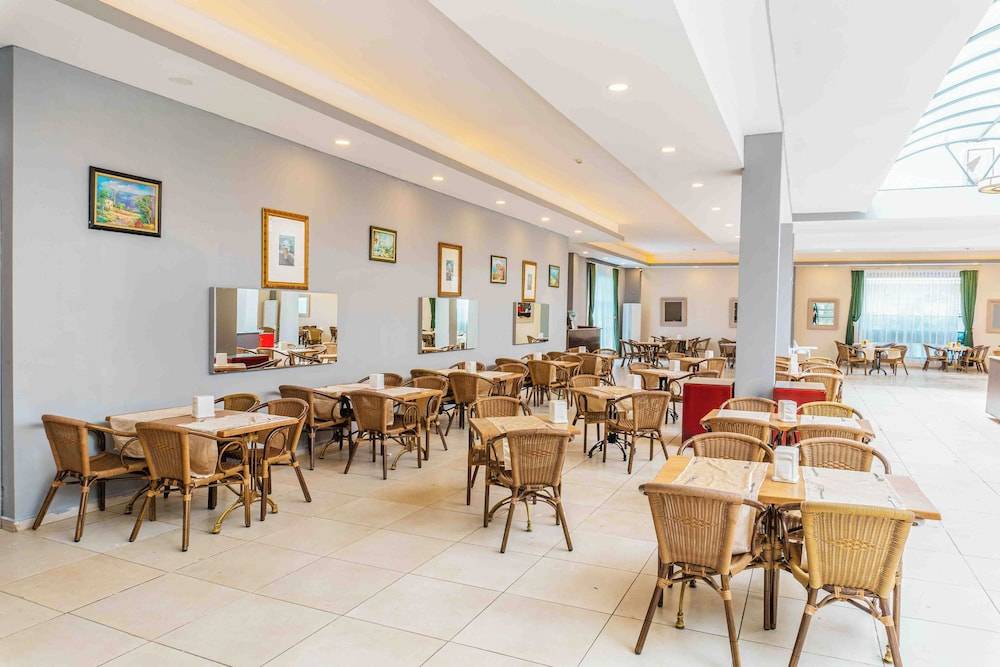 Belpoint Beach Hotel