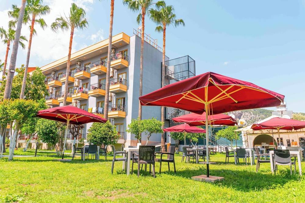 Belpoint Beach Hotel