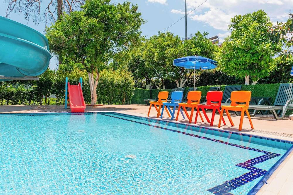 Belpoint Beach Hotel