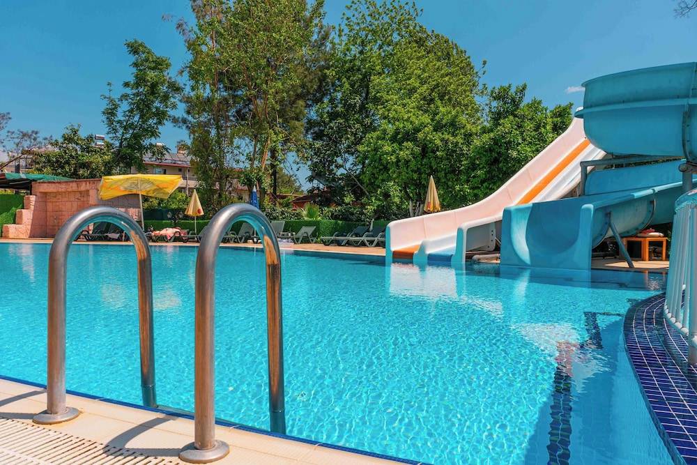 Belpoint Beach Hotel