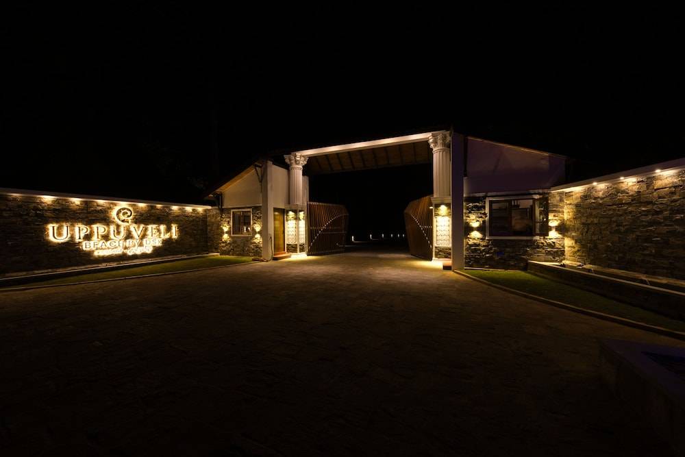 Uppuveli Beach by DSK