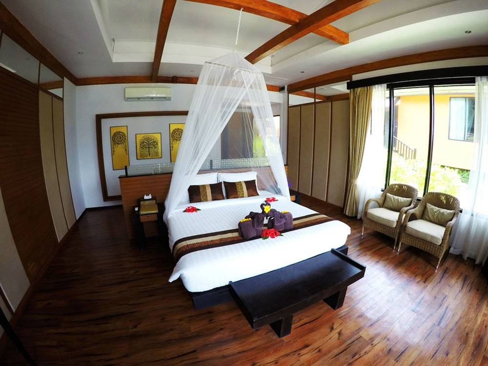 Phi Phi Long Beach Resort & Villa