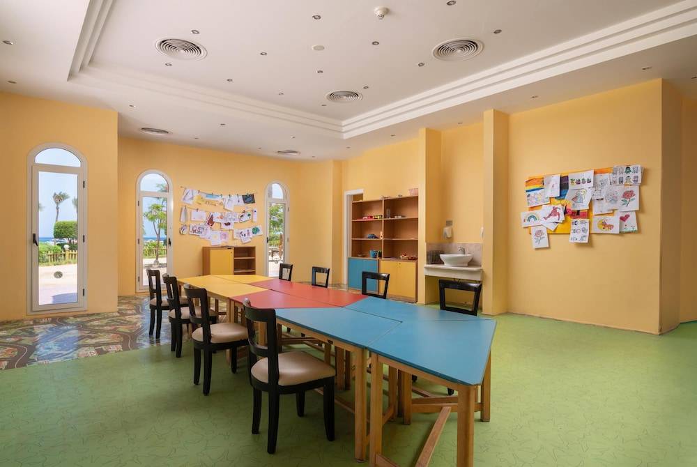 CLEOPATRA LUXURY RESORT MAKADI BAY