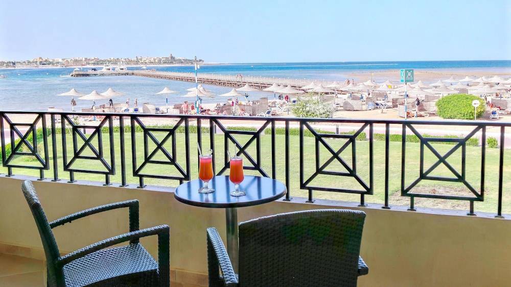 CLEOPATRA LUXURY RESORT MAKADI BAY