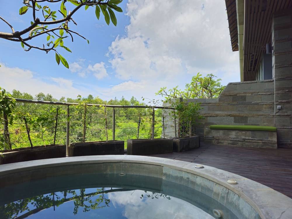 The Crystal Luxury Bay Resort Nusa Dua, Bali