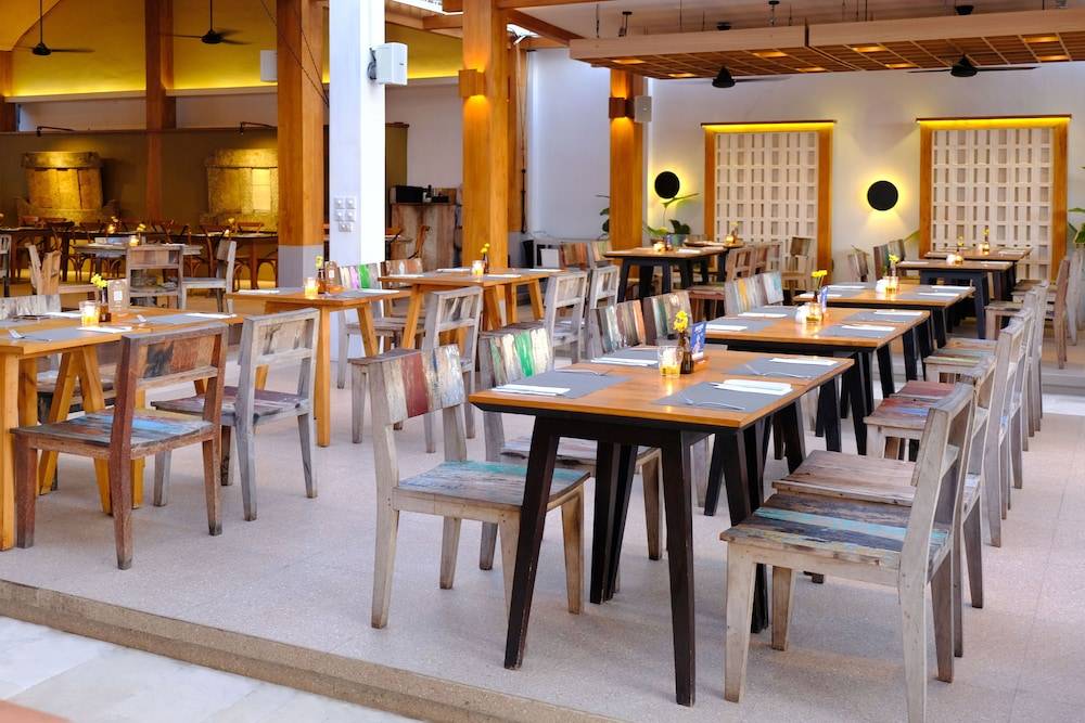 The Bandha Hotel & Suites