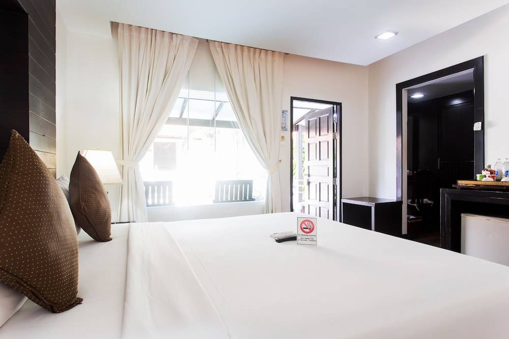 Chaweng Cove Beach Resort