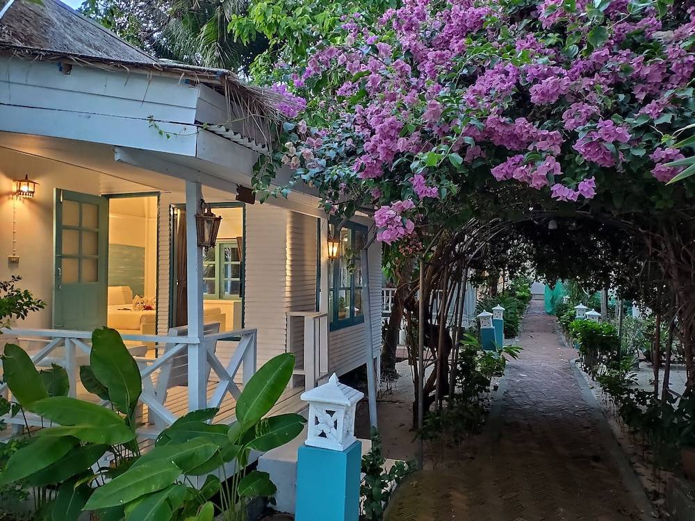 Sand Sea Resort and Spa