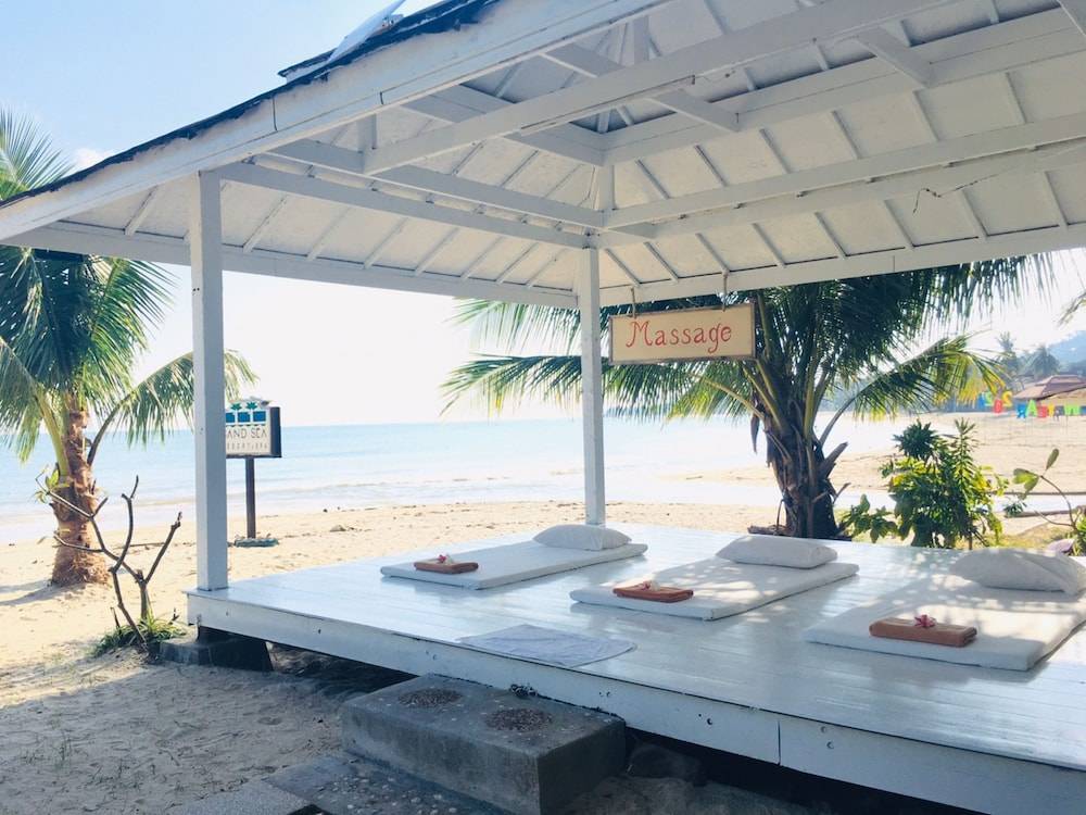 Sand Sea Resort and Spa