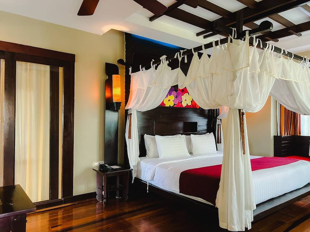 Phu Pi Maan Resort & Spa