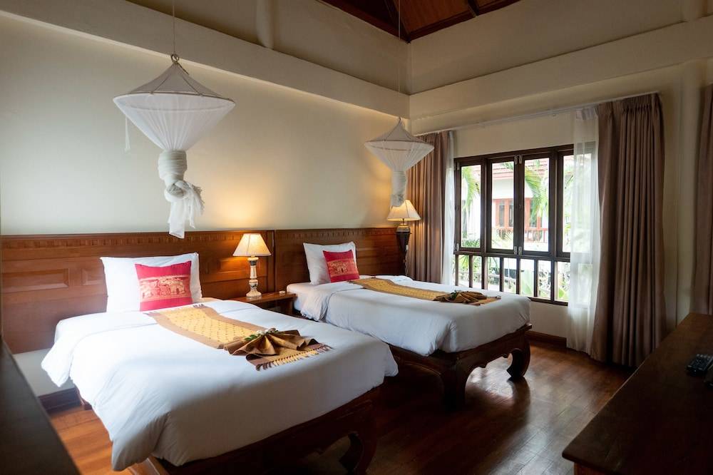 Royal Lanta Resort & Spa