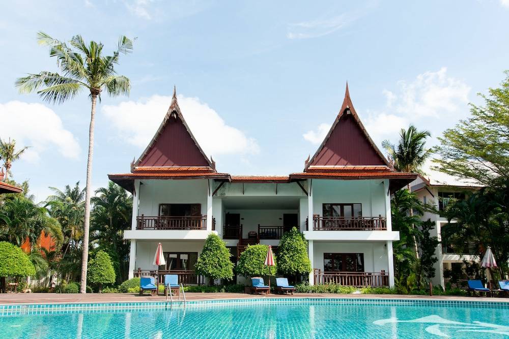 Royal Lanta Resort & Spa