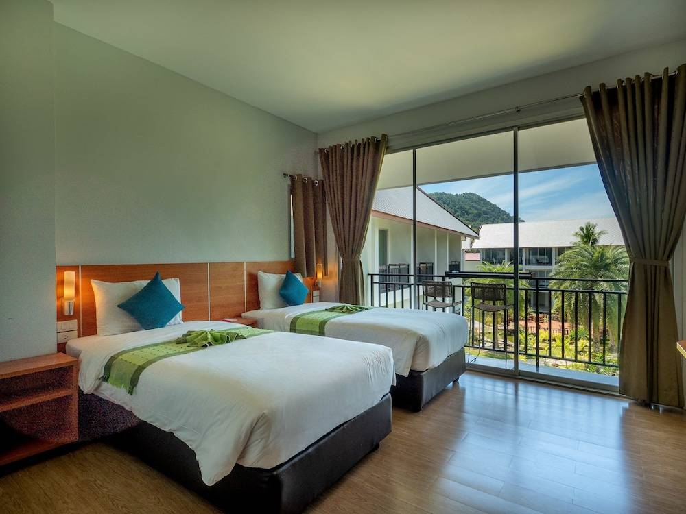 Royal Lanta Resort & Spa