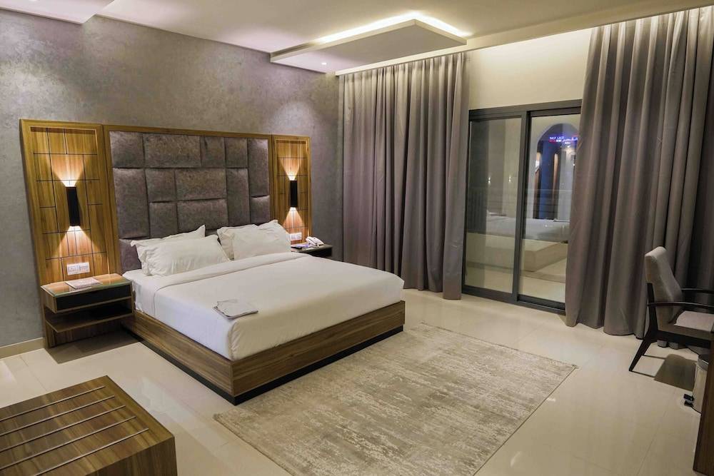 The Plaza Hotel & Resort