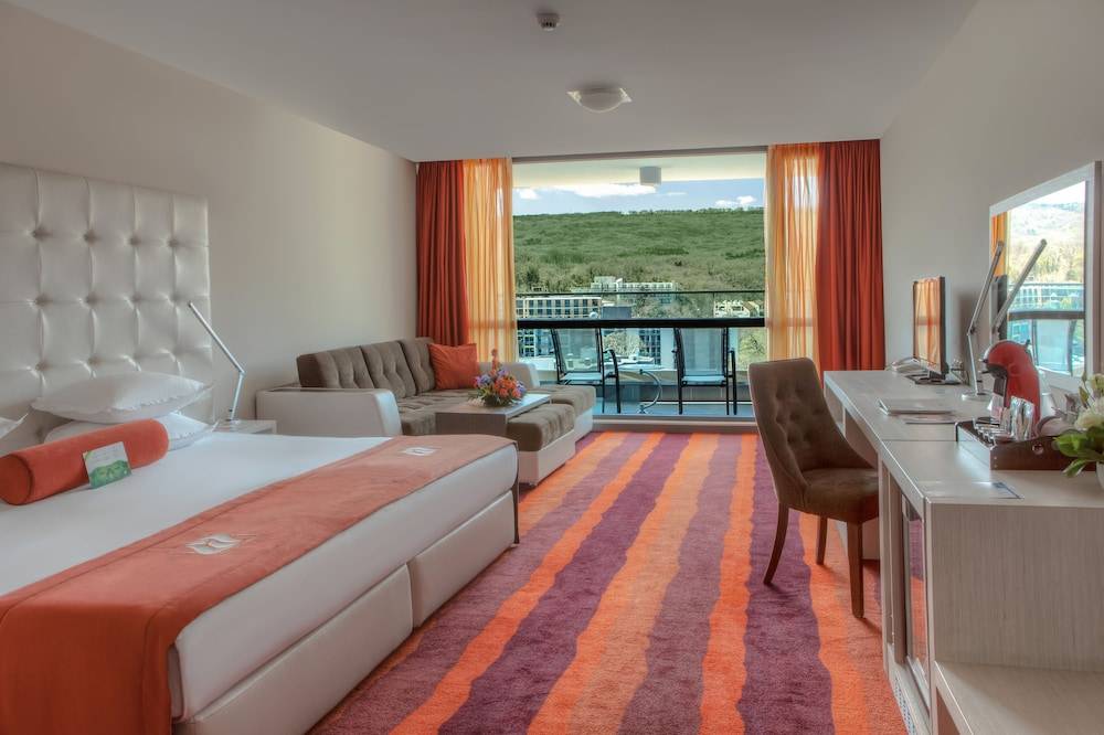 International Hotel Casino & Tower Suites