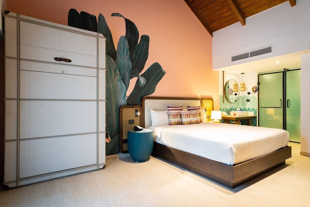 Tropical Deluxe Princess