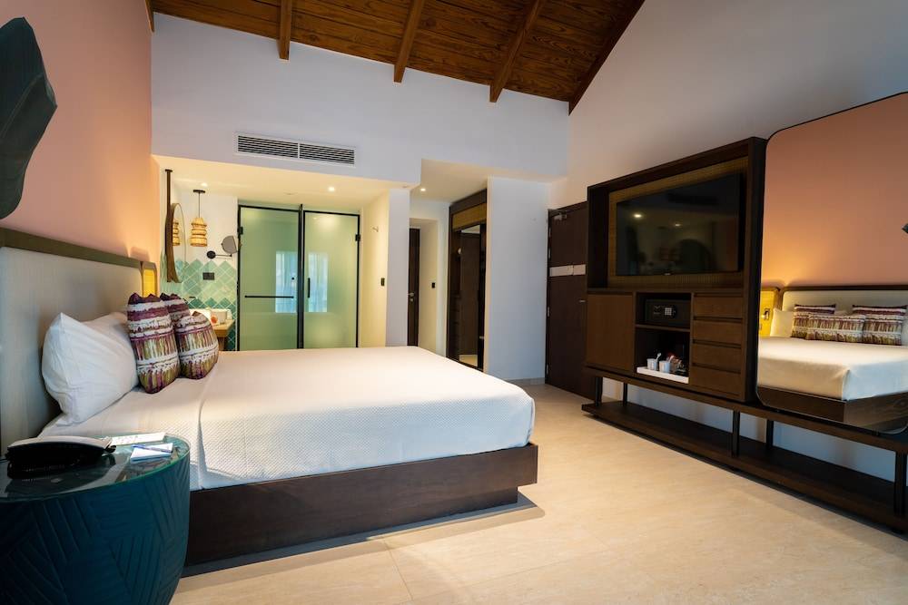 Tropical Deluxe Princess