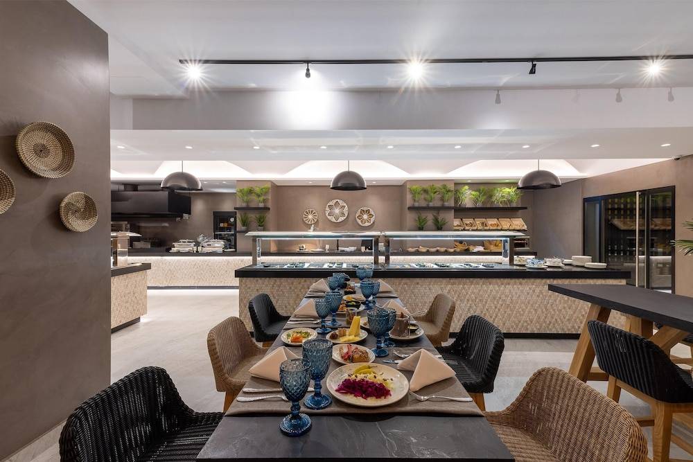 9_w3837h2561x3y0-2598a471_z