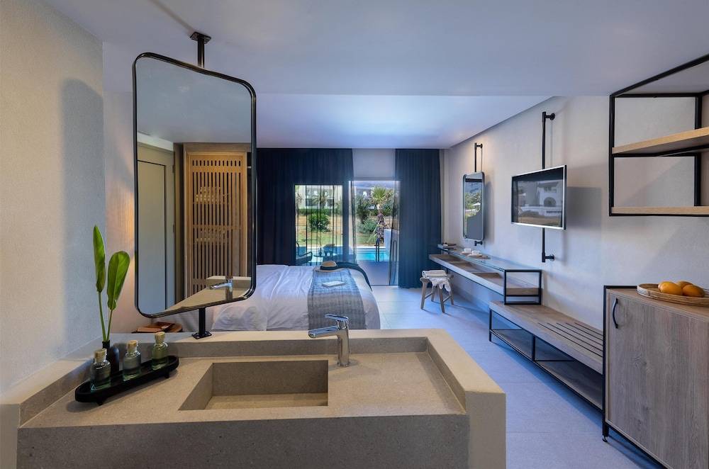 13_w3840h2541x0y3-79a0ca3e_z