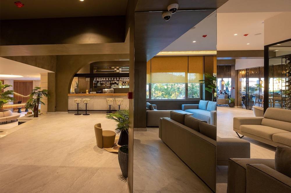 14_w3840h2558x0y3-1a98d458_z