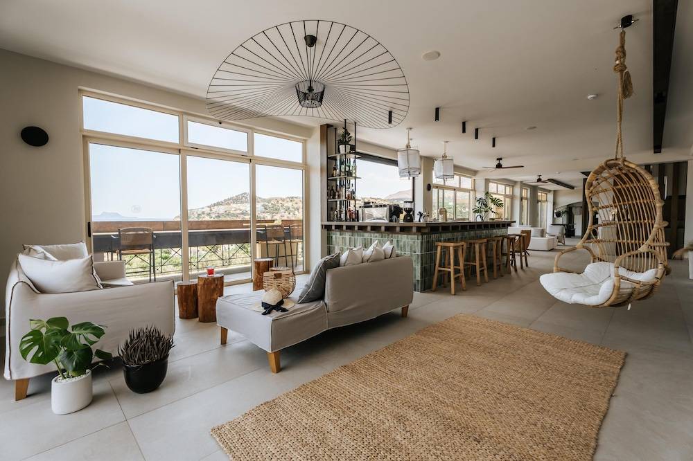 10_w3837h2556x3y4-c09ff4b5_z