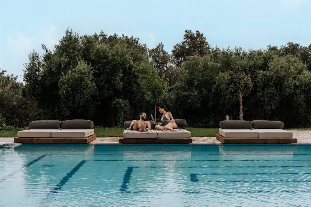 12_w3840h2556x0y4-376a0865_z