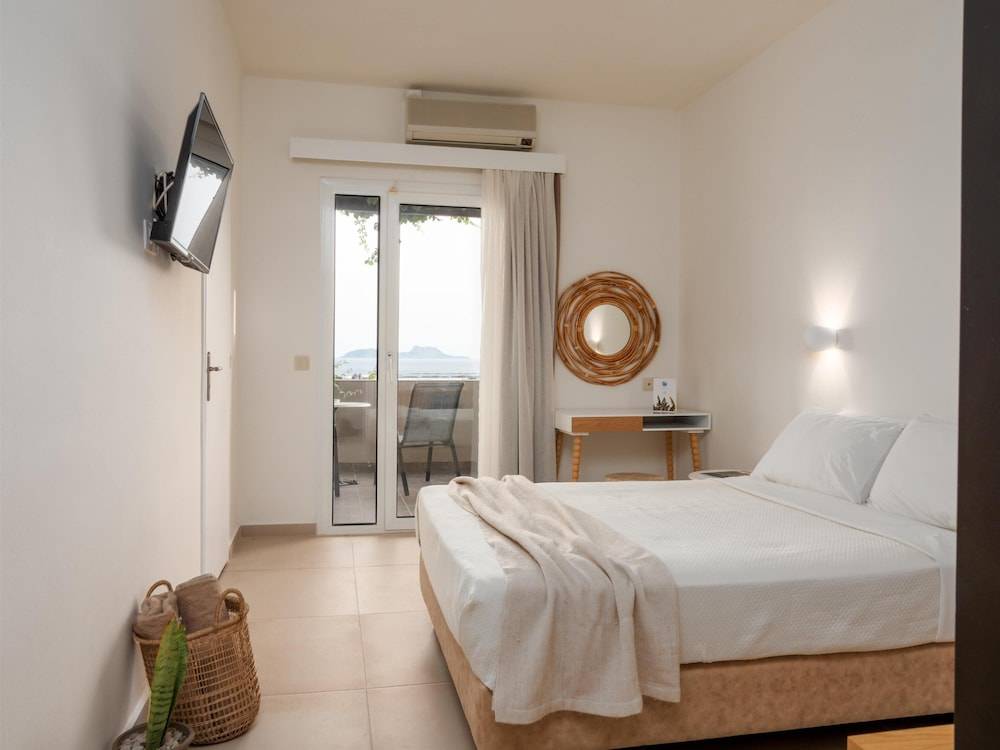 32_w3840h2881x0y3-ea312651_z