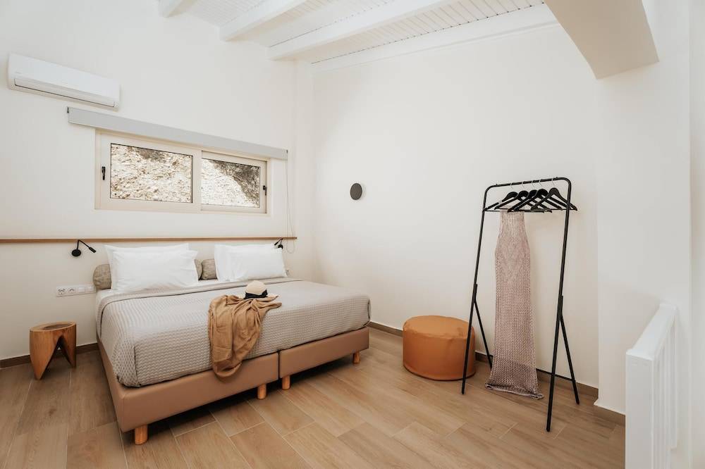 43_w3836h2556x4y4-acdc46f8_z