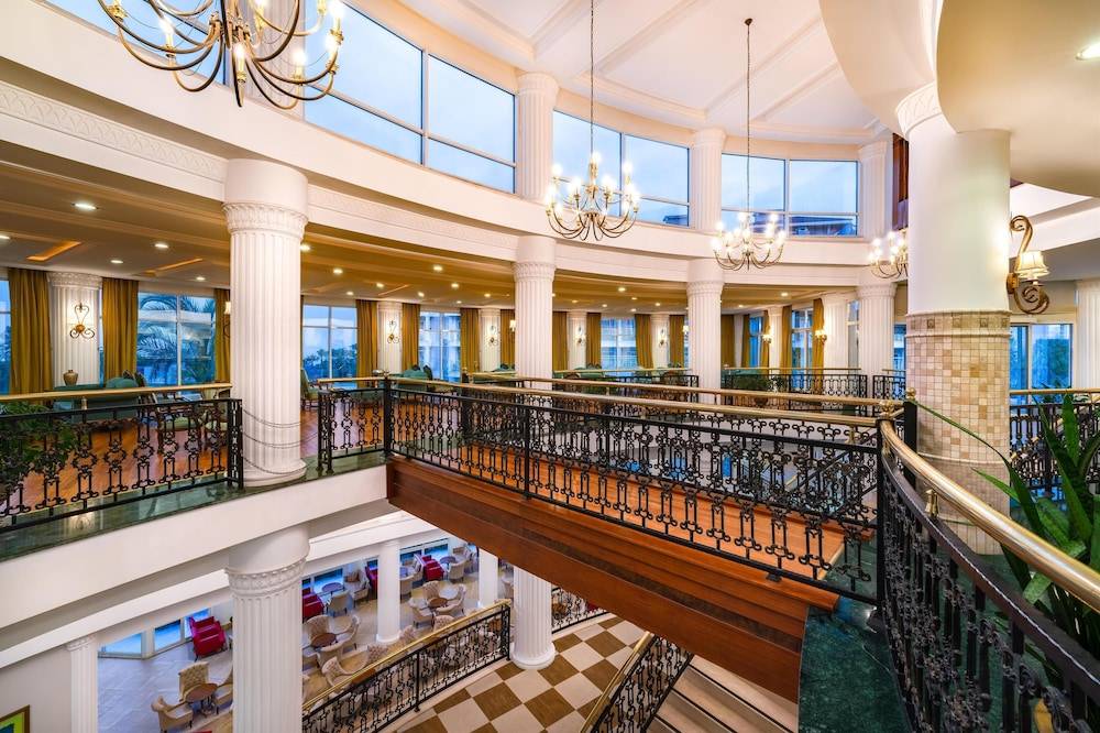 12_w3837h2555x3y4-b4d3249b_z