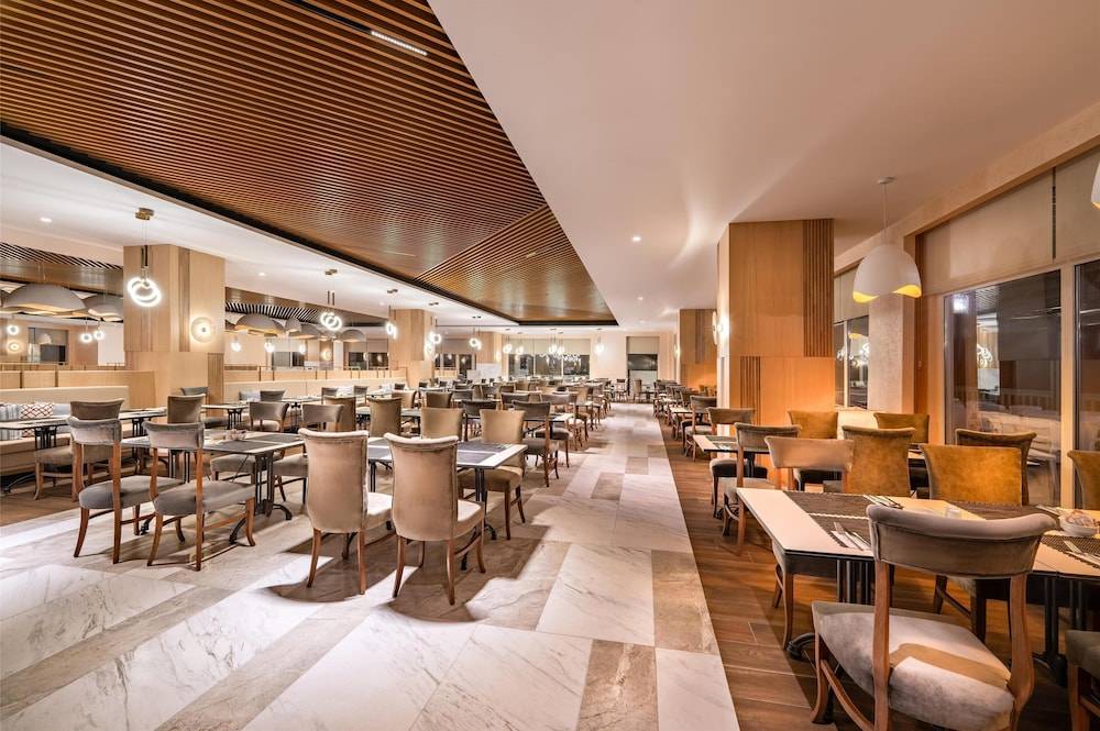 31_w3840h2555x0y4-e61a6a97_z