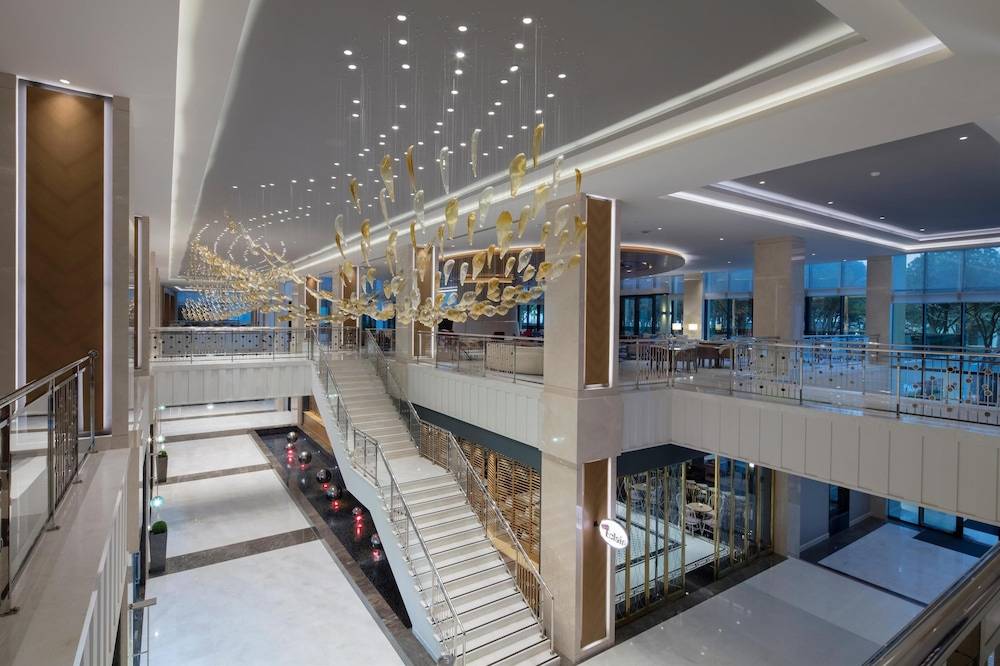 52_w3837h2555x3y4-94058125_z