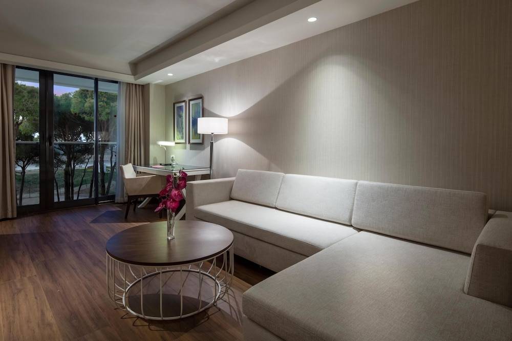 66_w3837h2557x3y3-fa20202c_z