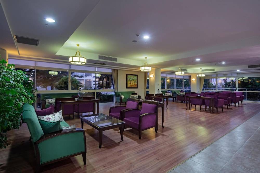 17_w3837h2556x3y4-eaebebca_z