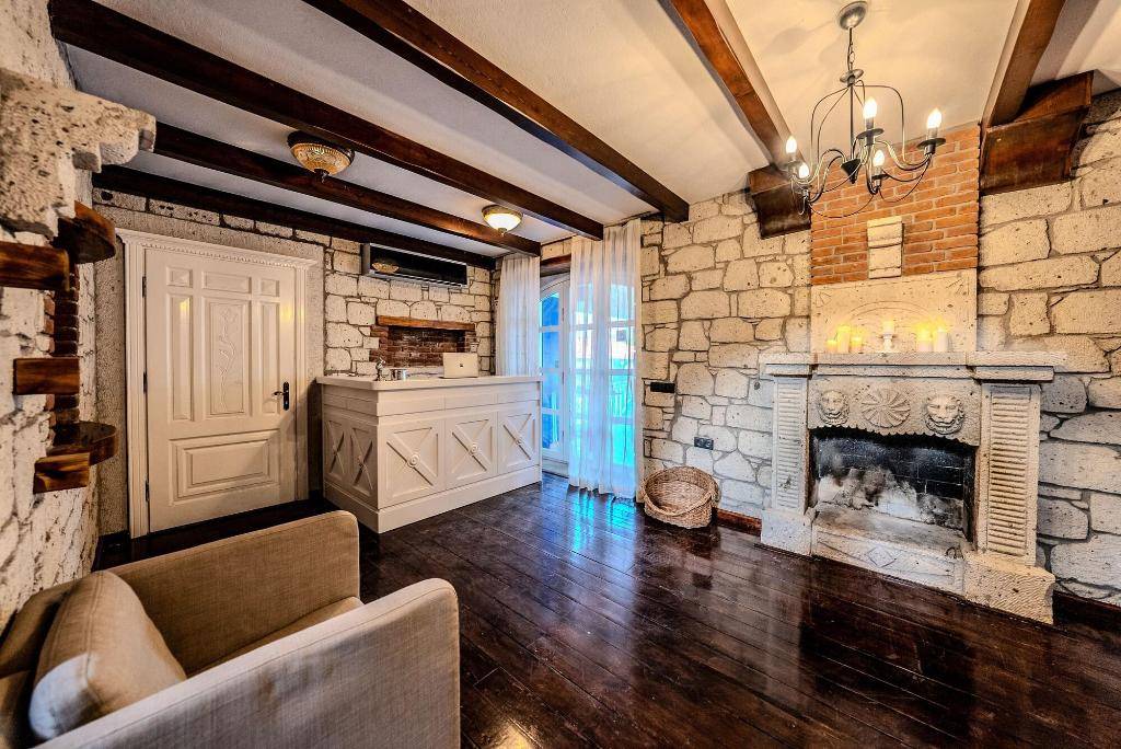 15_1065362a_hb_l_001