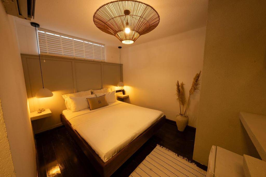 21_1065362a_hb_w_016