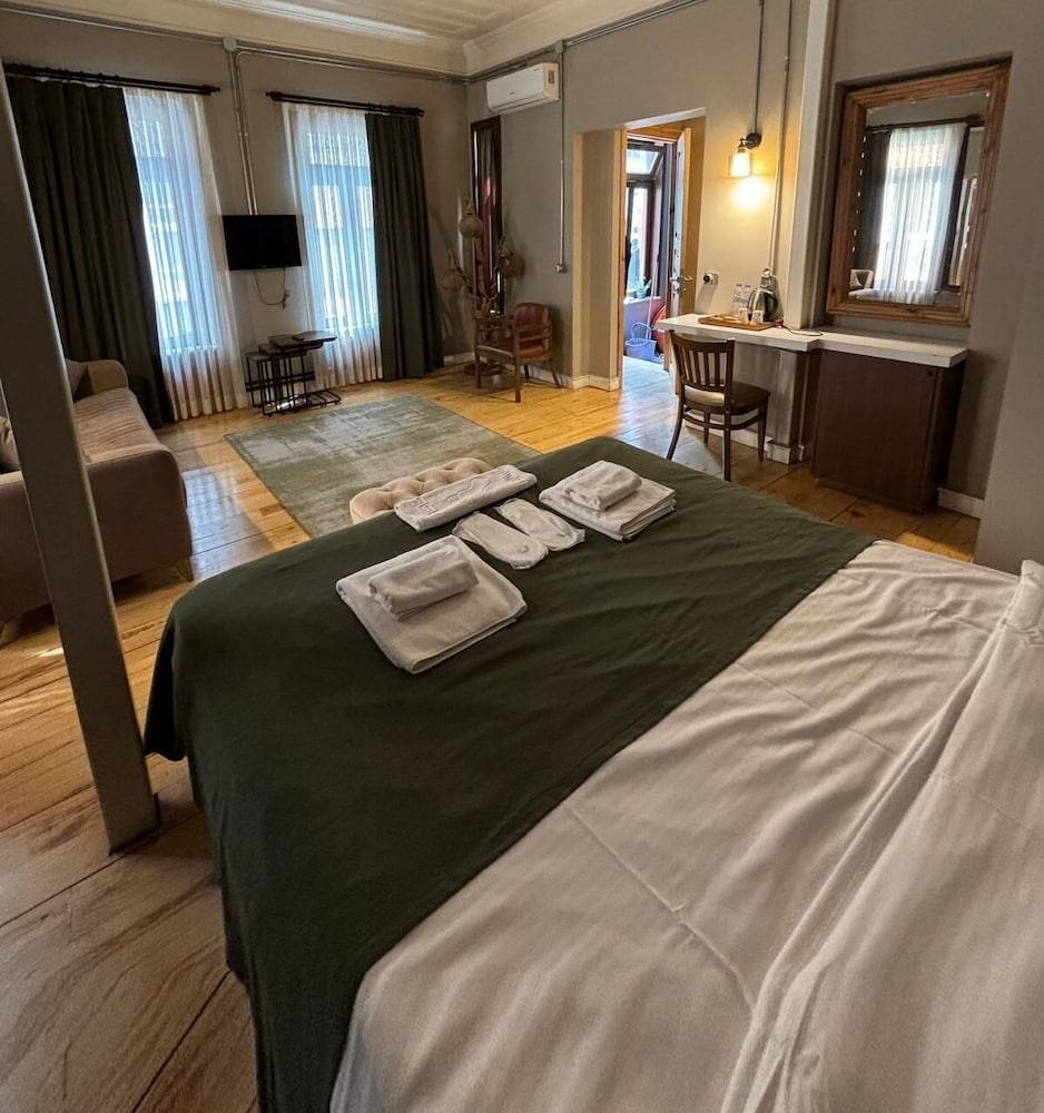 8_w1200h1280x0y0-12621a9e_z