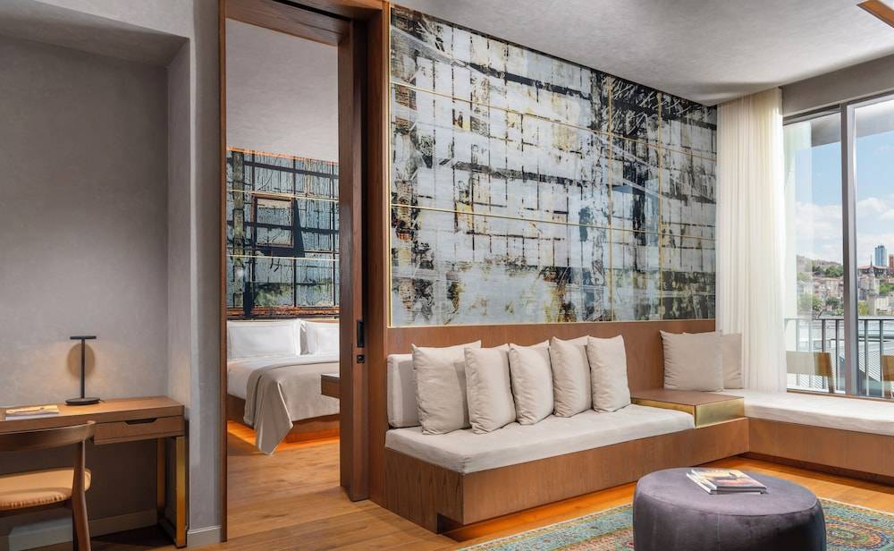 43_w9217h5675x0y0-000a4df4_z