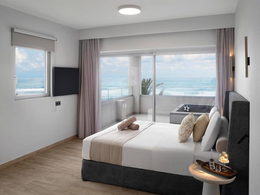 23_w3837h2880x3y0-c905a6b4_z