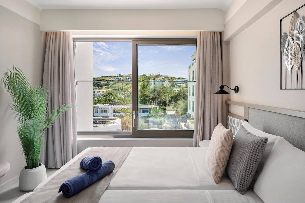 43_w3837h2559x3y0-97552fca_z