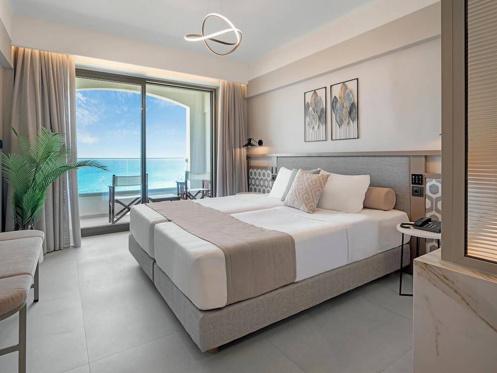 44_w3837h2876x3y4-580a28c0_z