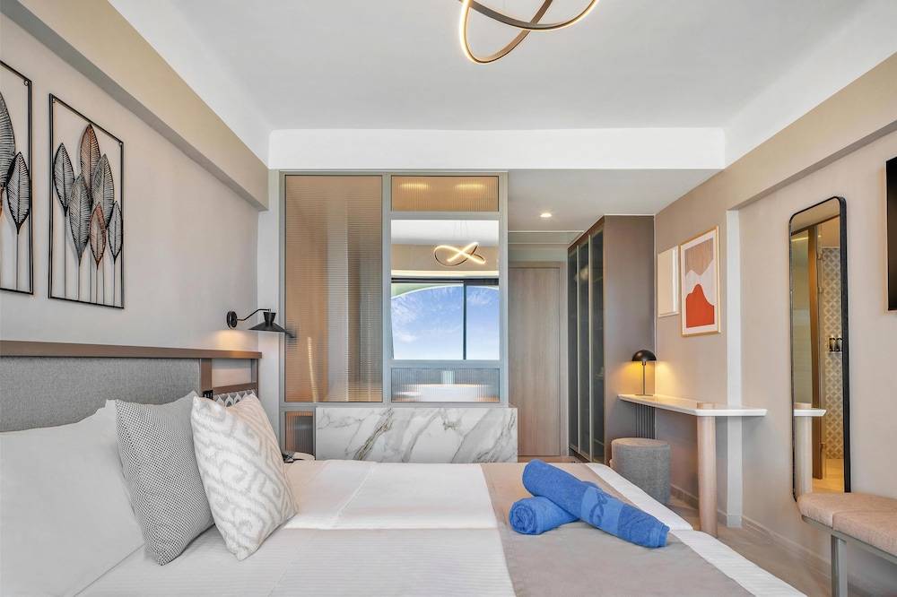 51_w3840h2556x0y4-c8fd4557_z