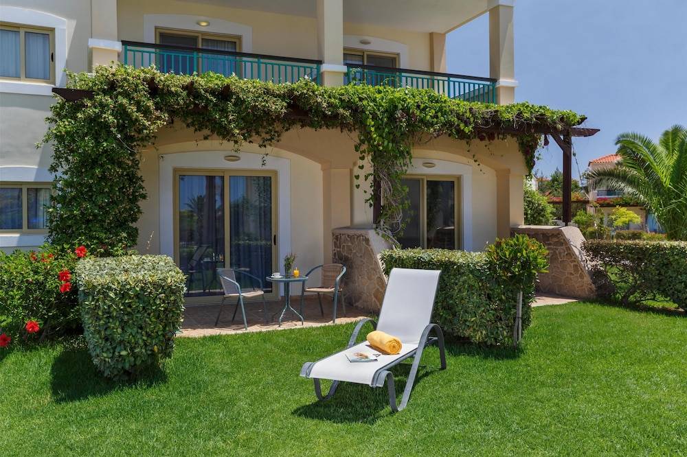 39_w3840h2557x0y3-2aee77c7_z