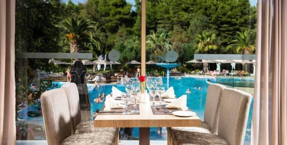 4_w921h465x1y0-8efbd257_z