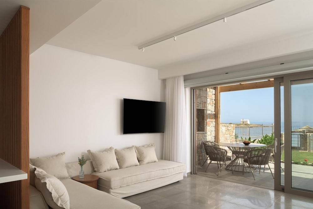 77_w3837h2563x3y0-b9d5dae7_z