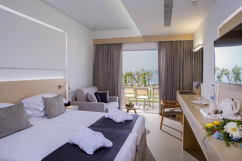 38_w3837h2556x3y4-736f02a2_z