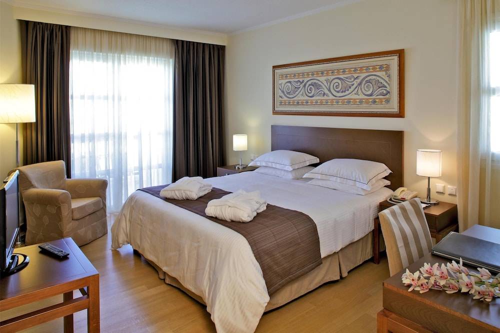 44_w3840h2557x0y3-96599b3f_z