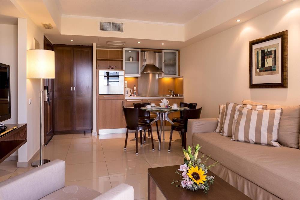 49_w3837h2560x3y0-239fba51_z